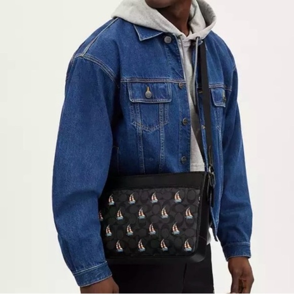 Coach Messenger bag In Signature Canvas with Sailboat accents - Picture 4 of 7